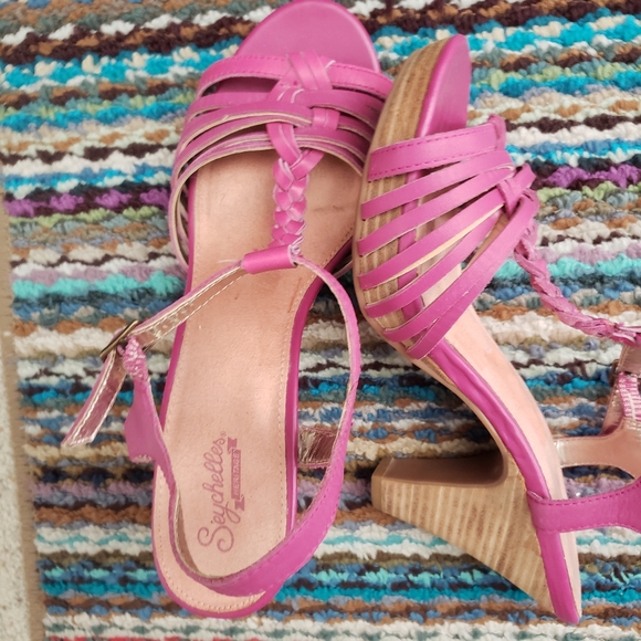 HOT PINK STRAPPY HEELS - Picture 3 of 4